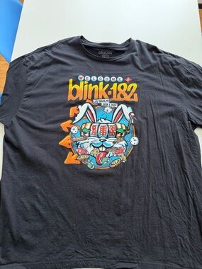 blink-182 Men’s Short Sleeve Graphic Tee — Black